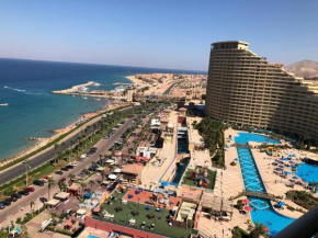 بورتو السخنة الاهرامات